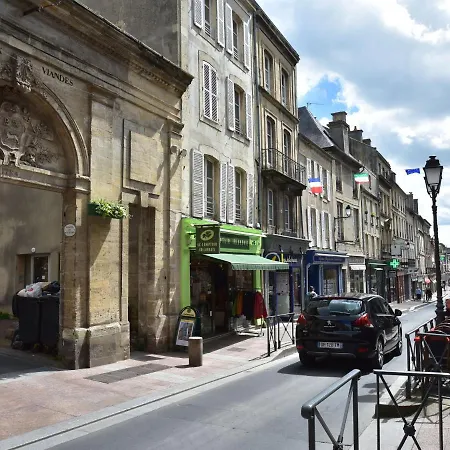Calm And Comfortable In Bayeux, 9km From The Beach Lägenhet Bayeux