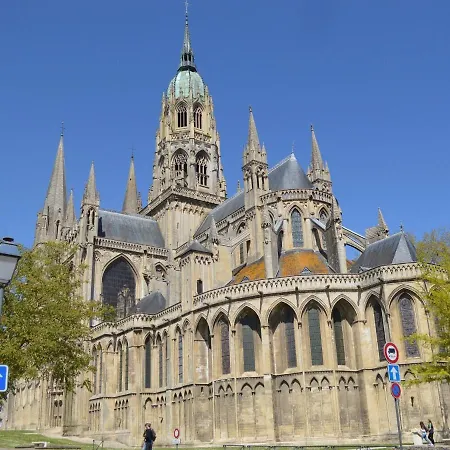 Lägenhet Calm And Comfortable In Bayeux, 9km From The Beach *