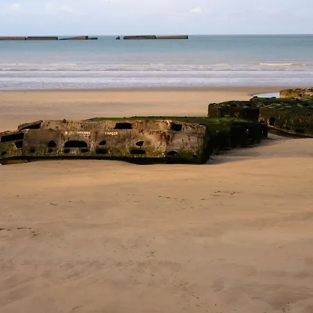 Calm And Comfortable In Bayeux, 9km From The Beach Lägenhet