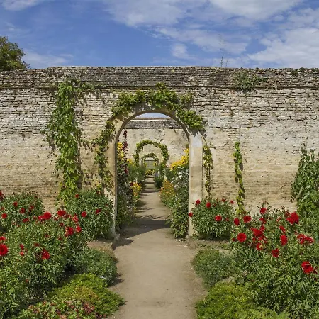 Calm And Comfortable In Bayeux, 9km From The Beach *